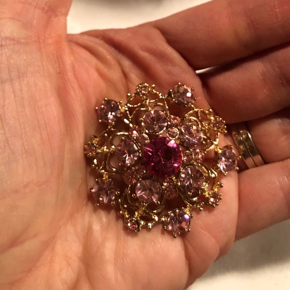 Vintage Pink Rhinestone Gold Tone Brooch - Picture 2 of 6